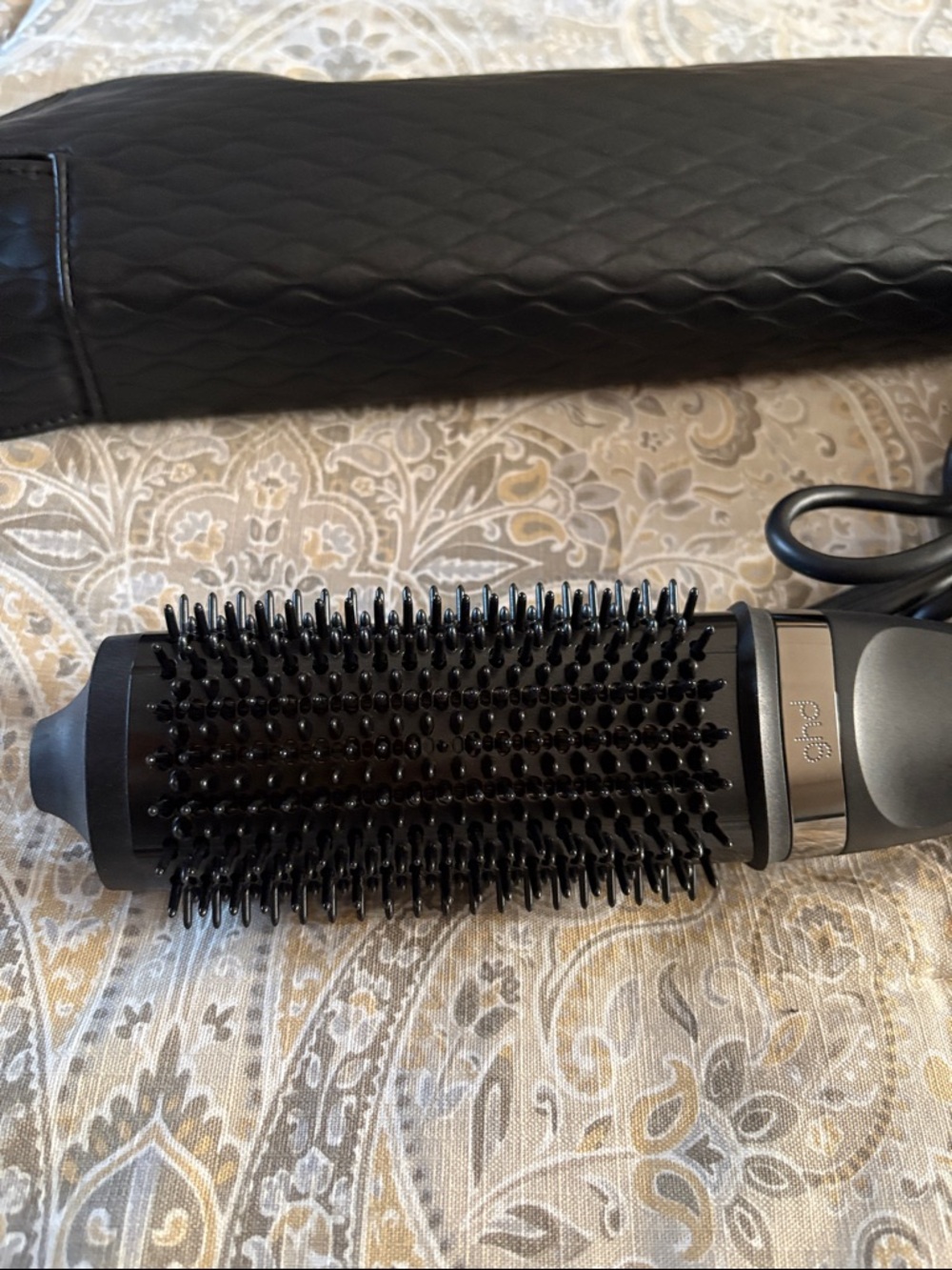 ghd Black Heated Round Styling Brush with Quilted Heat Pouch - Picture 2 of 8